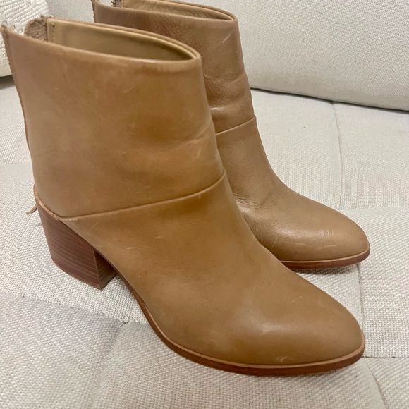 Nisolo Dari Boot - Almond Leather - Picture 4 of 9